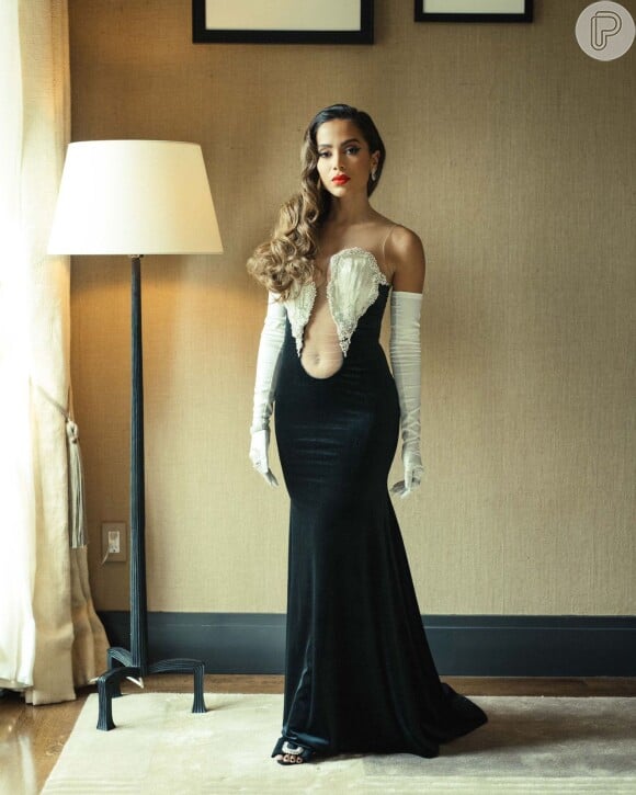 Anitta cruzou o red carpet do VMA com um vestido exclusivo