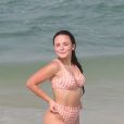 De biquíni, Larissa Manoela fez pose em praia do Rio de Janeiro em 15 de setembro de 2021