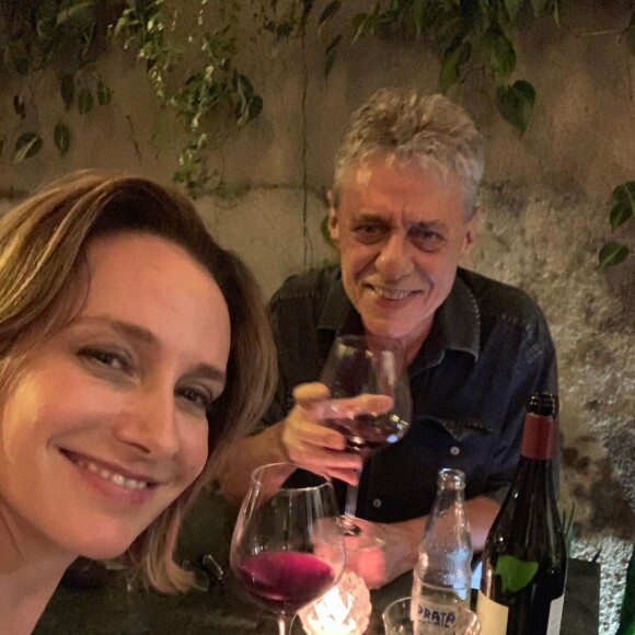 Fãs de Chico Buarque destacaram a sorte de Carol Proner