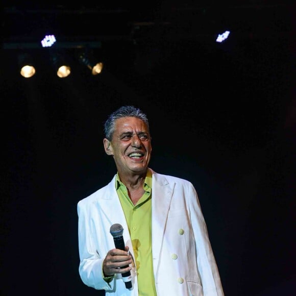 Chico Buarque tem 77 anos de idade