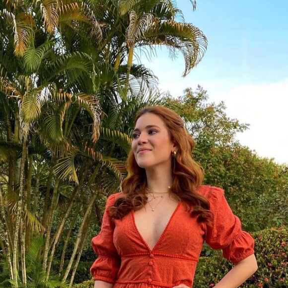 Ana Clara valoriza peças versáteis em suas produções