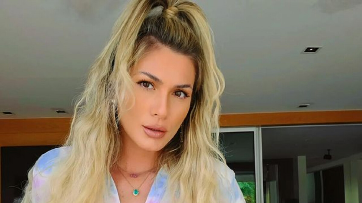 Lívia Andrade é escoltada por seguranças para acompanhar exame de DNA do  filho do namorado - Purepeople