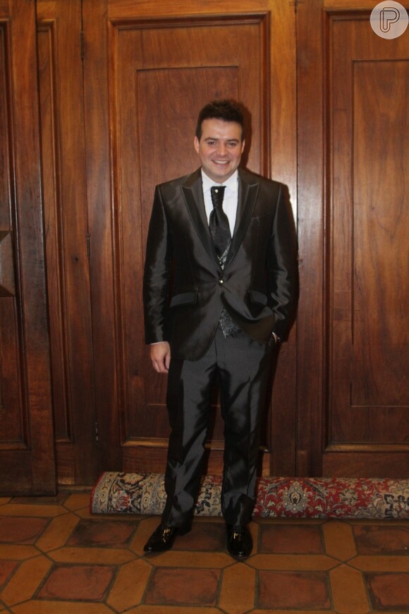 Thaís Pacholek e o cantor sertanejo Belutti se casam em São Paulo