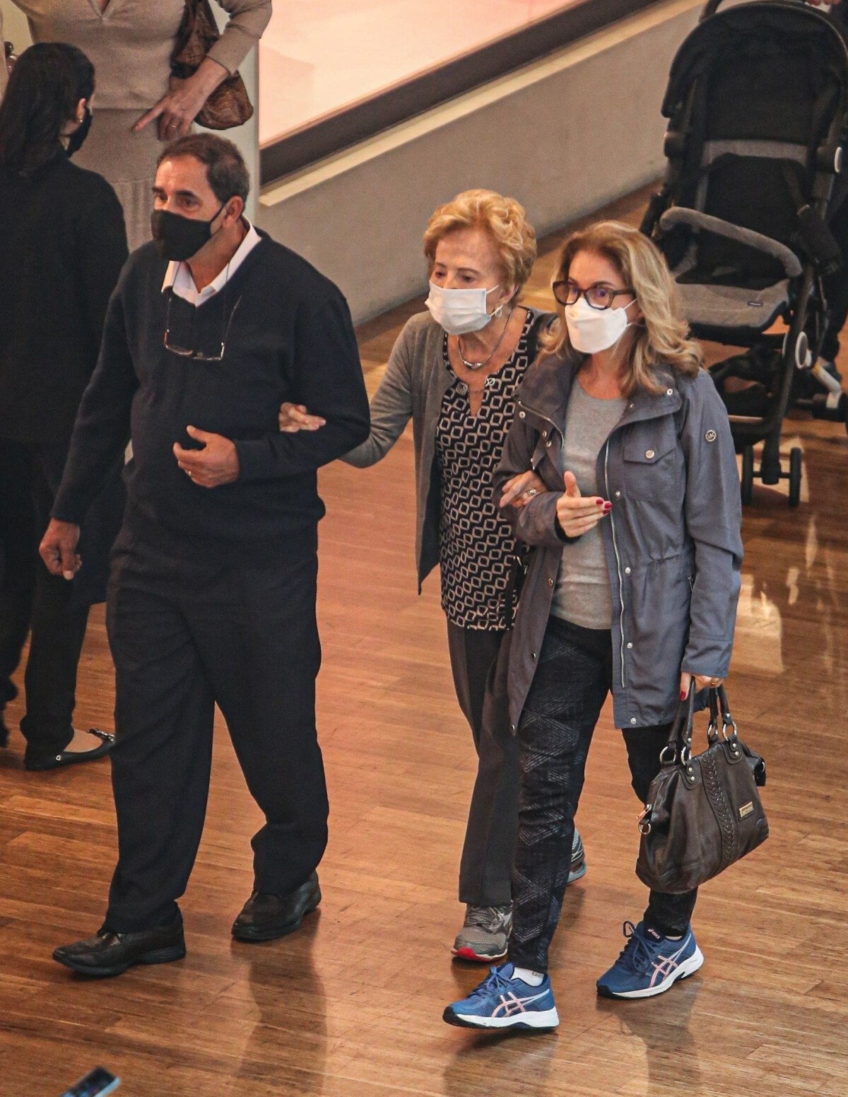 Foto Glória Menezes Foi Ao Shopping Ao Lado Da Filha Maria Amélia