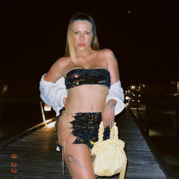 Cleo arrasou em look para jantar nas Maldivas