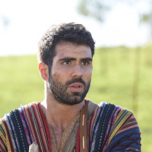 Na novela 'Gênesis', José (Juliano Laham) descarta fugir após ideia de Abumani (Dudu de Oliveira)