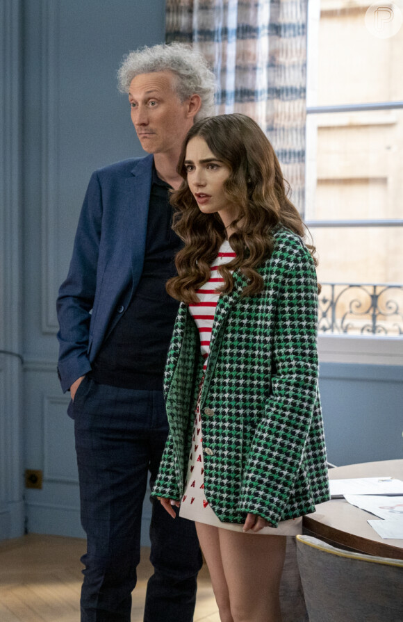'Emily in Paris 2': Lilly Collins usa blazer da marca Barriel em cena