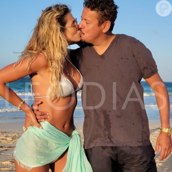 Lívia Andrade apareceu aos beijos com namorado, o empresário Marcos Araújo
