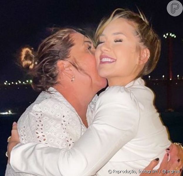 Virgínia abraça a mãe em foto e declara: 'Prometo cuidar de você'