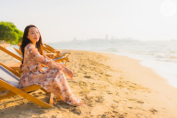 Aposte em looks florais dos pés à cabeça na primavera