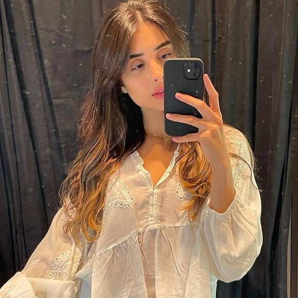 Letícia Almeida chegou a responder, pelo Instagram, notícia que mencionava carona a Juliano Laham