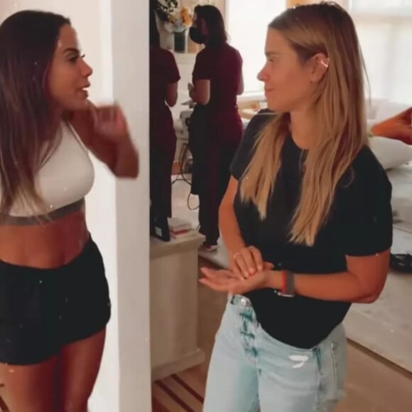 Anitta encontrou Carolina Dieckmann em dia de spa em sua casa nos EUA