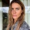 Carolina Dieckmann exibe beleza natural em fotos na web