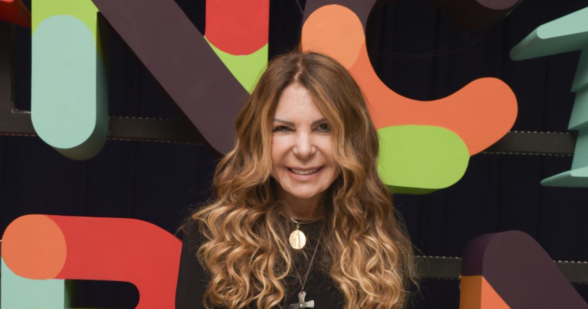 Elba Ramalho também teve câncer de mama. A cantora recebeu o diagnóstico médico em 2010. Depois