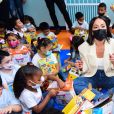 Sabrina Sato e instituições parceiras doaram mais de 300 brinquedos e itens como mamadeiras às crianças do CEI de São Miguel