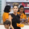 Sem maquiagem, Fernanda Paes Leme vai a farmácia no Rio, nesta quarta-feira, 26 de novembro de 2014