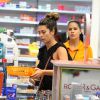 Fernanda Paes Leme comprou alguns itens de farmácia na tarde desta quarta-feira, 26 de novembro de 2014