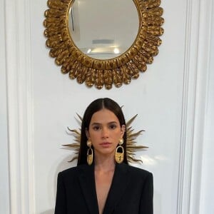 Bruna Marquezine está em Paris, onde acompanhou a Semana de Moda da cidade