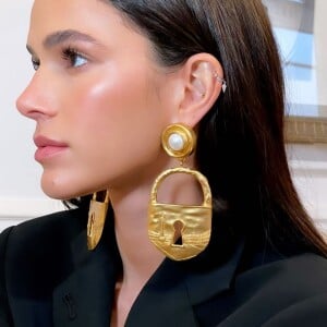 Bruna Marquezine usou look estiloso, mas recebeu críticas na web