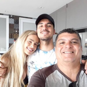 Yasmin Brunet ajudou Gabriel Medina a se reaproximar do pai