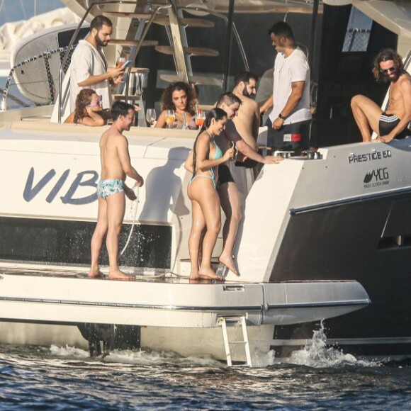 Juliette foi vista em um passeio de lancha com Daniel Trovejani em julho