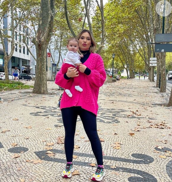 Virgínia passeia por Portugal com a filha, Maria Alice, de quatro meses