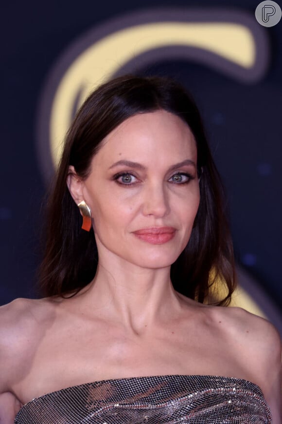 Magreza de Angelina Jolie chamou atenção na web