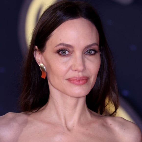 Magreza de Angelina Jolie chamou atenção na web