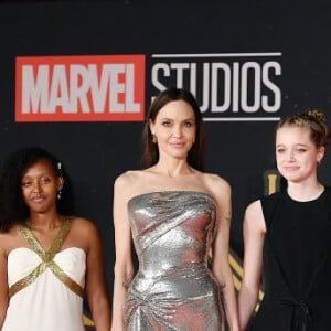 Angelina Jolie esteve com as filhas Zahara e Shiloh no último dia do Festival de Cinema de Roma, na Itália