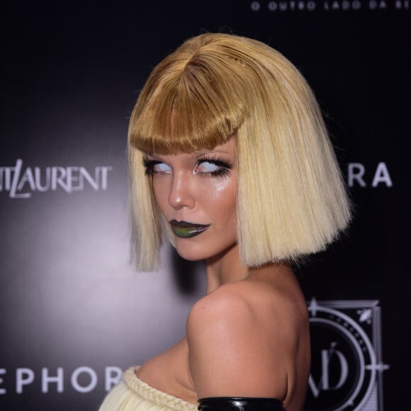 Vitória Strada usou lente branca para look de Halloween no evento da Sephora nesta quarta (28) em São Paulo
