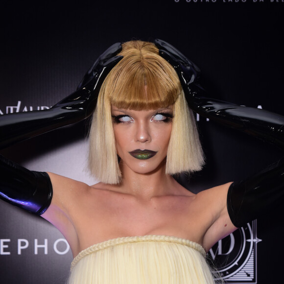 Vitória Strada explicou look em evento da Sephora: 'Tem que ter uma coisinha macabra. A gente quer estar bonita, mas é Halloween'