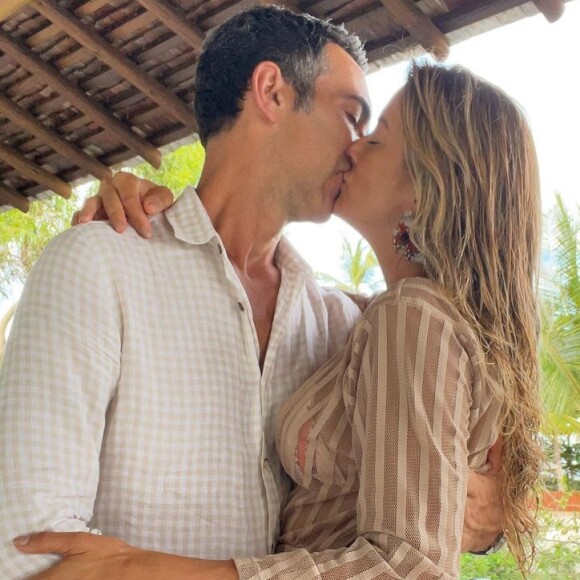 Ticiane Pinheiro se emocionou no dia em que o marido, Cesar Tralli, deu salto na carreira