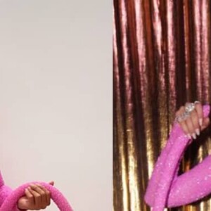 Anitta repetiu fantasia de Sabrina Sato no Halloween e apresentadora elogiou a cantora