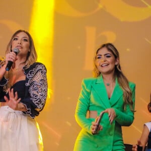 Virgínia Fonseca subiu no palco, dançou e interagiu com fãs no evento teen que contou com a presença de influenciadores mirins