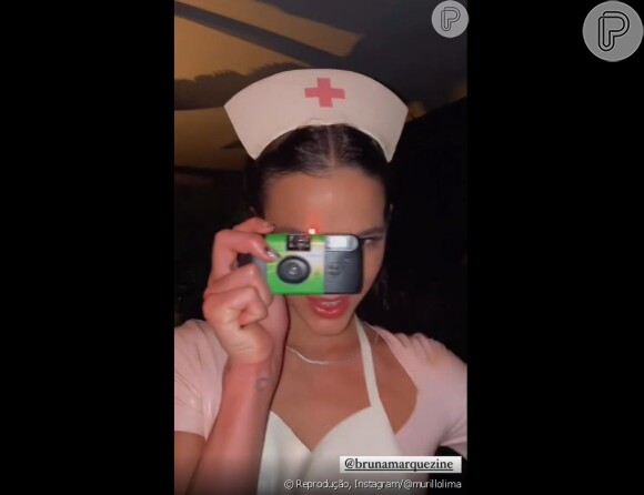 Comentários contra fantasia 'sexy' de enfermeira de Bruna Marquezine julgavam falta de respeito com profissionais da área