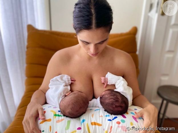 Nanda Costa encantou ao postar foto amamentando as filhas gêmeas