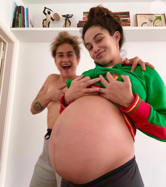 Nanda Costa publicou foto com Lan Lanh momentos antes do parto das filhas gêmeas
