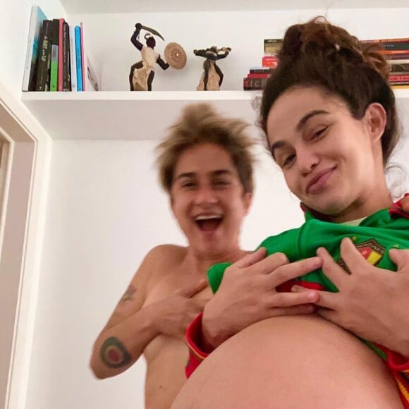 Nanda Costa publicou foto com Lan Lanh momentos antes do parto das filhas gêmeas