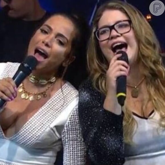 Anitta reuniu fotos com a cantora Marília Mendonça após morte da sertaneja