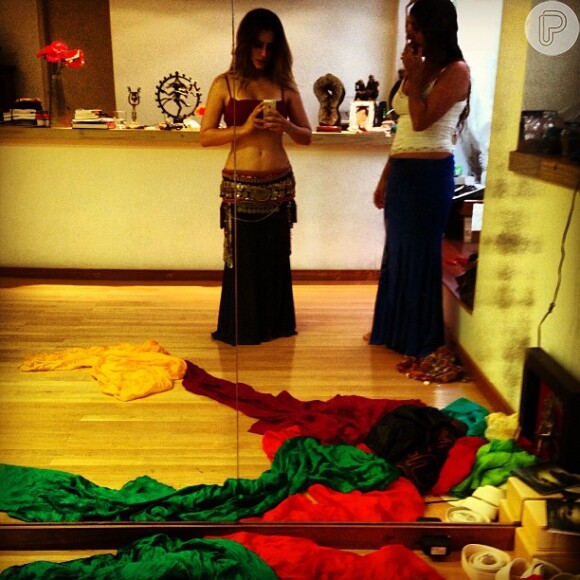 Cleo Pires, intérprete da Bianca de 'Salve Jorge,  publica em seu perfil no Instagram foto de mais um ensaio de dança, onde usa figurino inspirado nas dançarinas turcas