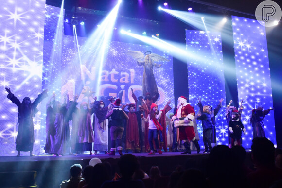 Musical de Natal com filho de Adriane Galisteu reúne nascimento de Cristo, super-heróis e Papai Noel