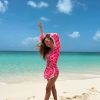 Saída de praia rosa: a atriz Duda Reis escolheu cor vibrante para sua saída de praia