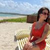 Look de Andressa Suita: a modelo usou saída de praia de grife em dia de sol