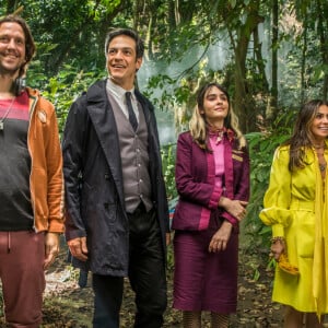 Novela 'Quanto Mais Vida, Melhor': Guilherme (Mateus Solano), Paula (Giovanna Antonelli), Neném (Vladimir Brichta) e Flávia (Valentina Herszage) se envolvem em um acidente de avião