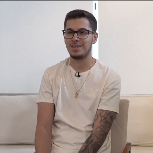 Irmão de Marília Mendonça, Gustavo também participou da entrevista