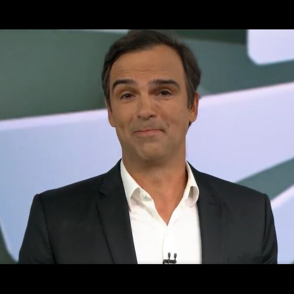 Tadeu Schmidt chegou a tentar ler um discurso de despedida do 'Fantástico', mas voz embargada denunciou emoção