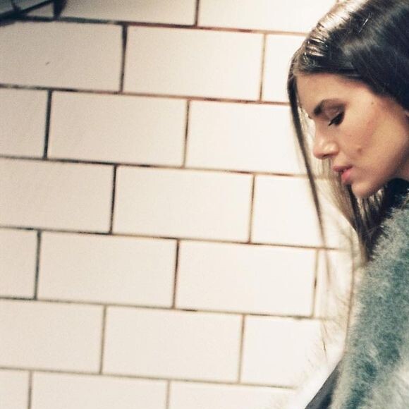 Camila Queiroz ainda teria emitido atestado médico para faltar à última gravação de 'Verdades Secretas 2'