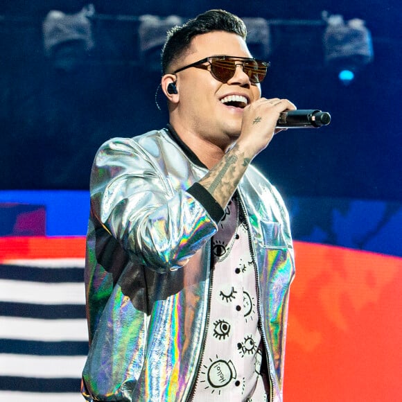 Felipe Araújo gravou o seu novo DVD, Clube do Araújo, misturando sertanejo, pagode e futebol