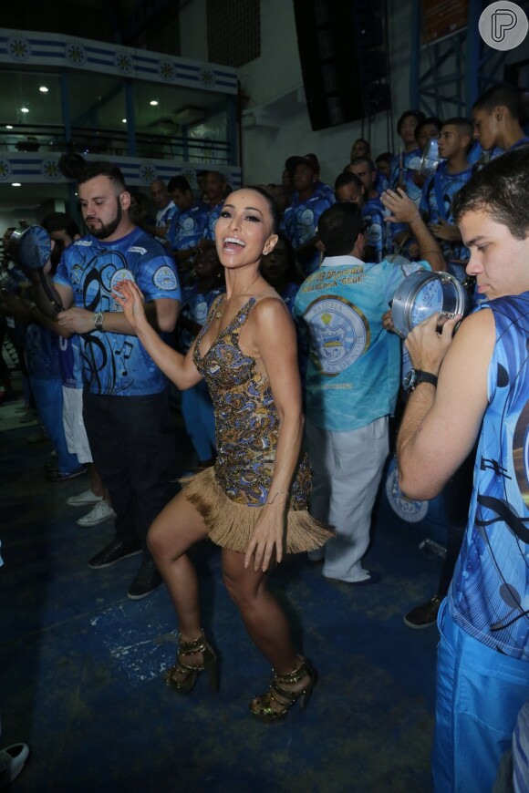 Sabrina Sato samba na quadra da Vila Isabel no sábado, 29 de novembro de 2014, na Tijuca, na Zona Norte do Rio de Janeiro