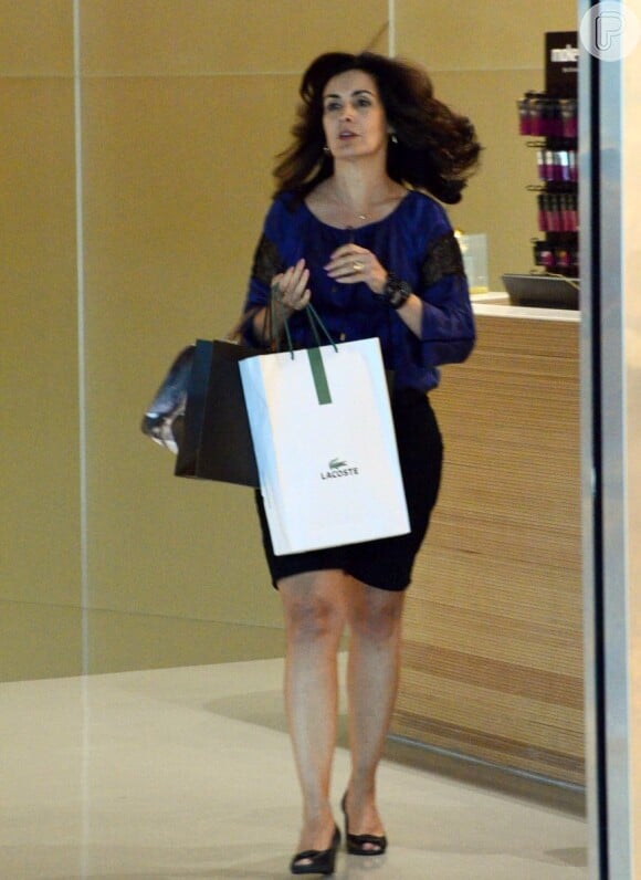 Fátima Bernardes tem dia de beleza em salão de shopping do Rio de Janeiro neste domingo, dia 30 de novembro de 2014